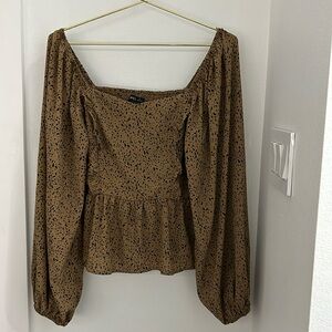 Lightweight long sleeve fitted shirt. Raunched back. Size medium